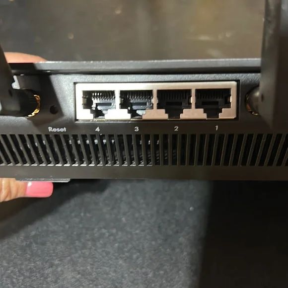 NetGear Nighthawk Wi-Fi Router - Picture 5 of 7